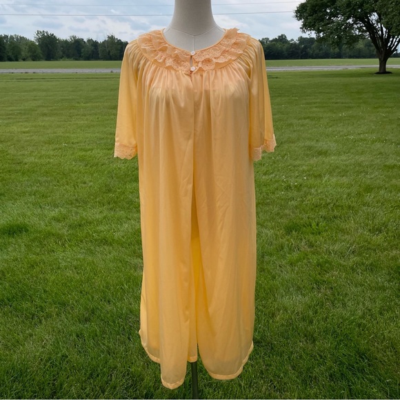 Vintage Other - Vintage Gragero Peachy Orange Peignoir Nightgown & Robe Set